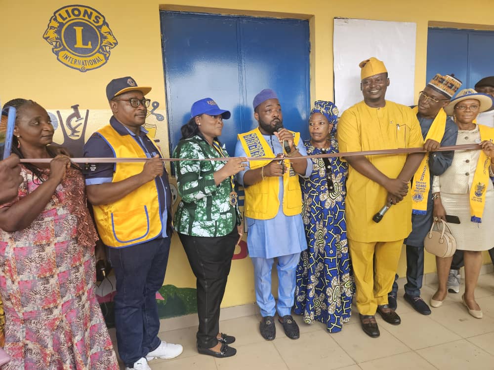 LAGOS METROPOLITAN LIONS CLUB CARRIES OUT PROJECTS AT ONIWAYA COMMUNITY