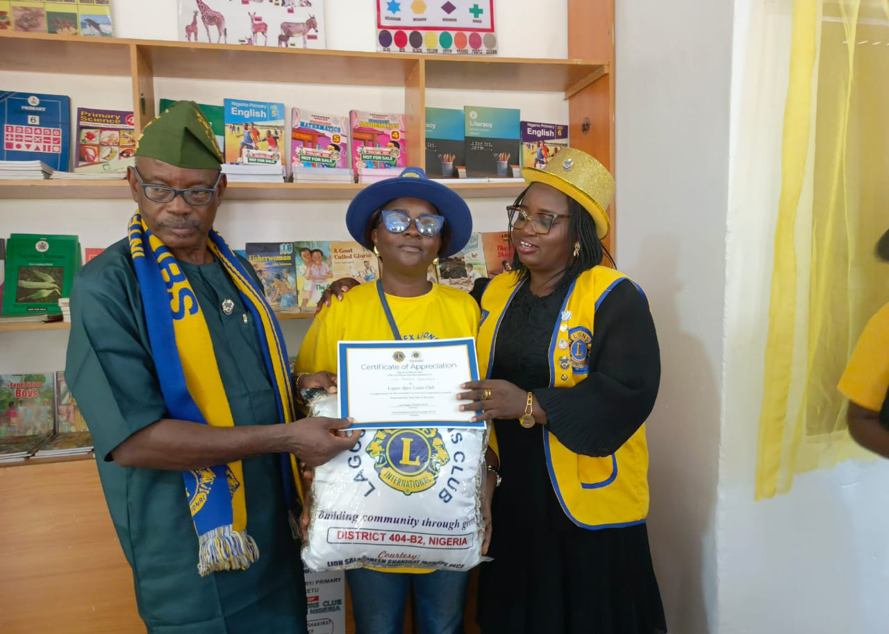 LAGOS APEX LIONS CLUB DONATES MODERN LIBRARY AND BOOKS TO SCHOOL